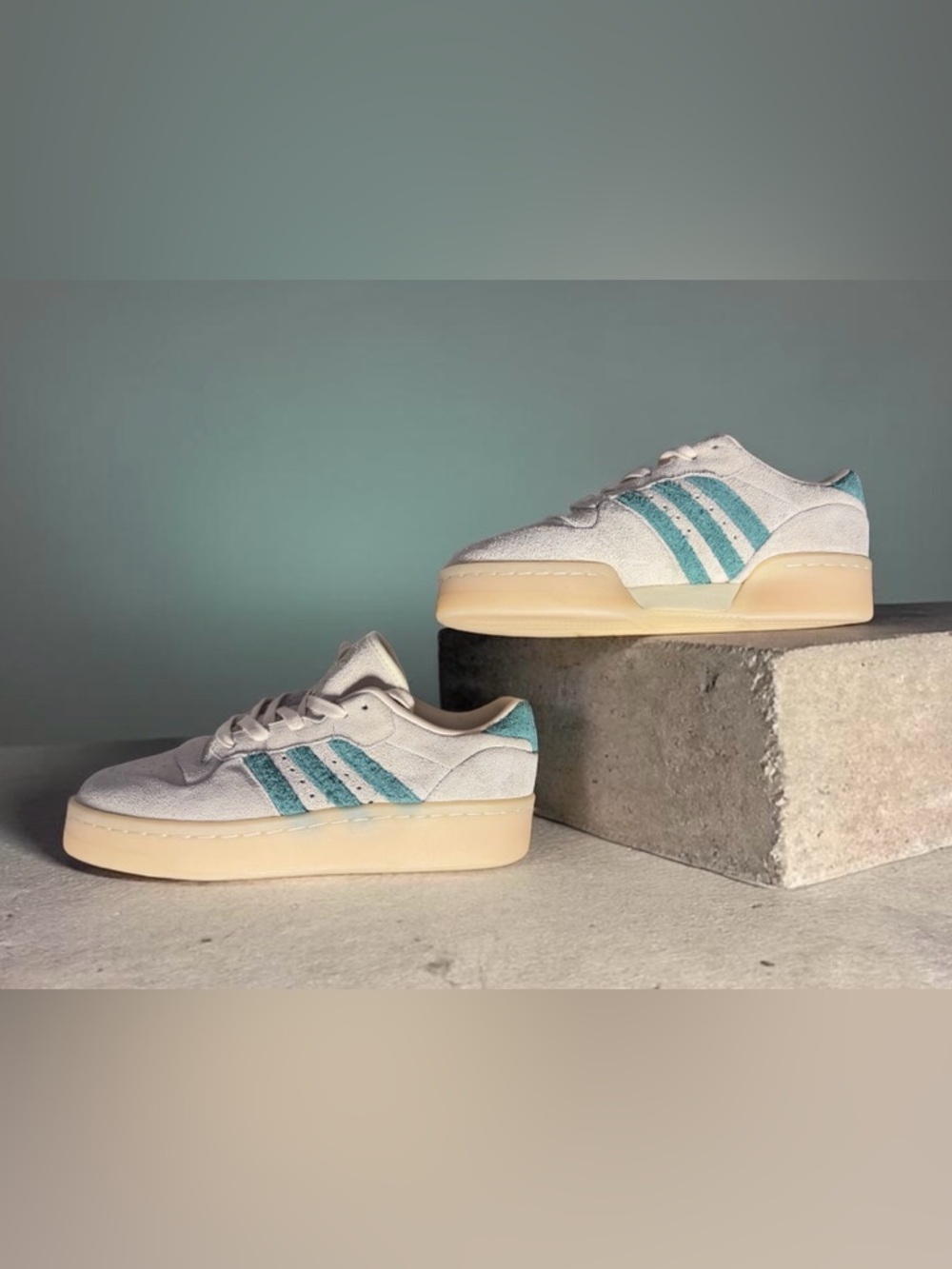 Adidas RIVALRY LUX LOW sneakers off white/teal color size M6/W7. (No Box)
